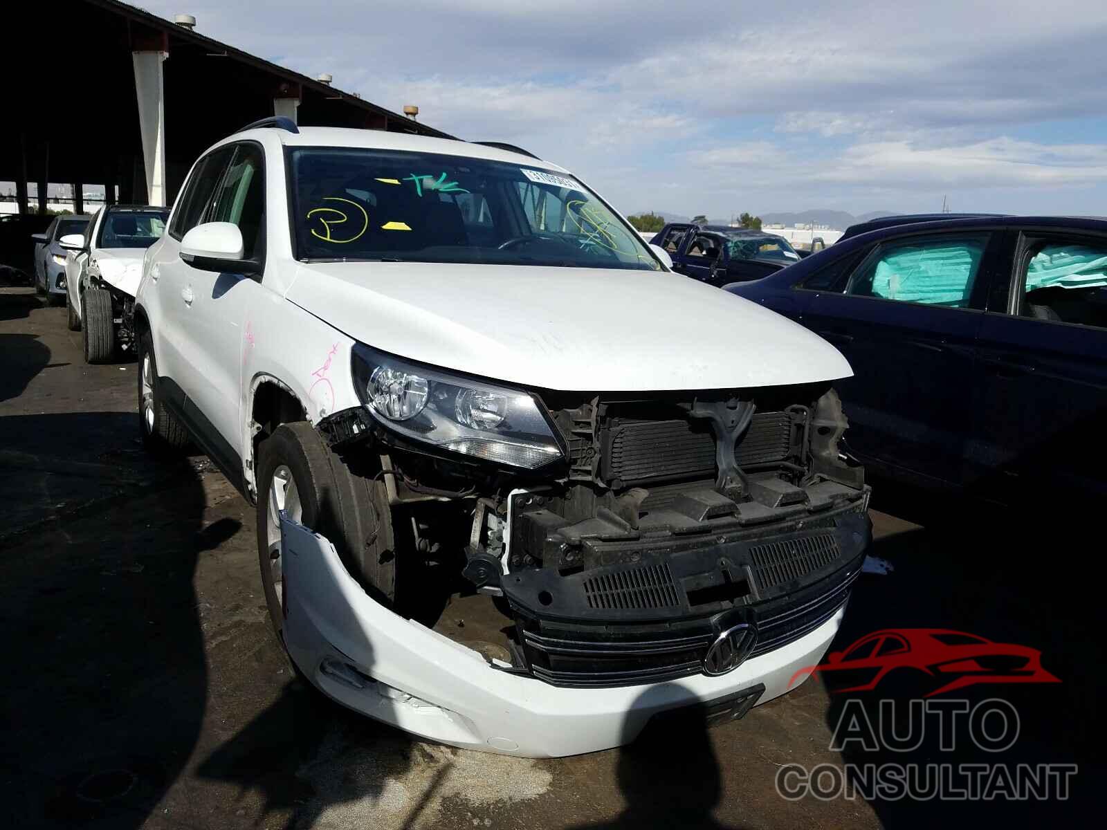 VOLKSWAGEN TIGUAN 2017 - WVGAV7AX6HK005645
