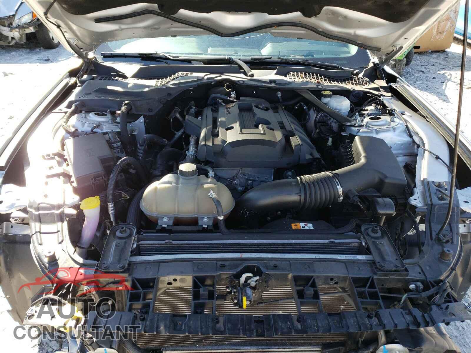 FORD MUSTANG 2018 - 1FATP8UH9J5117965
