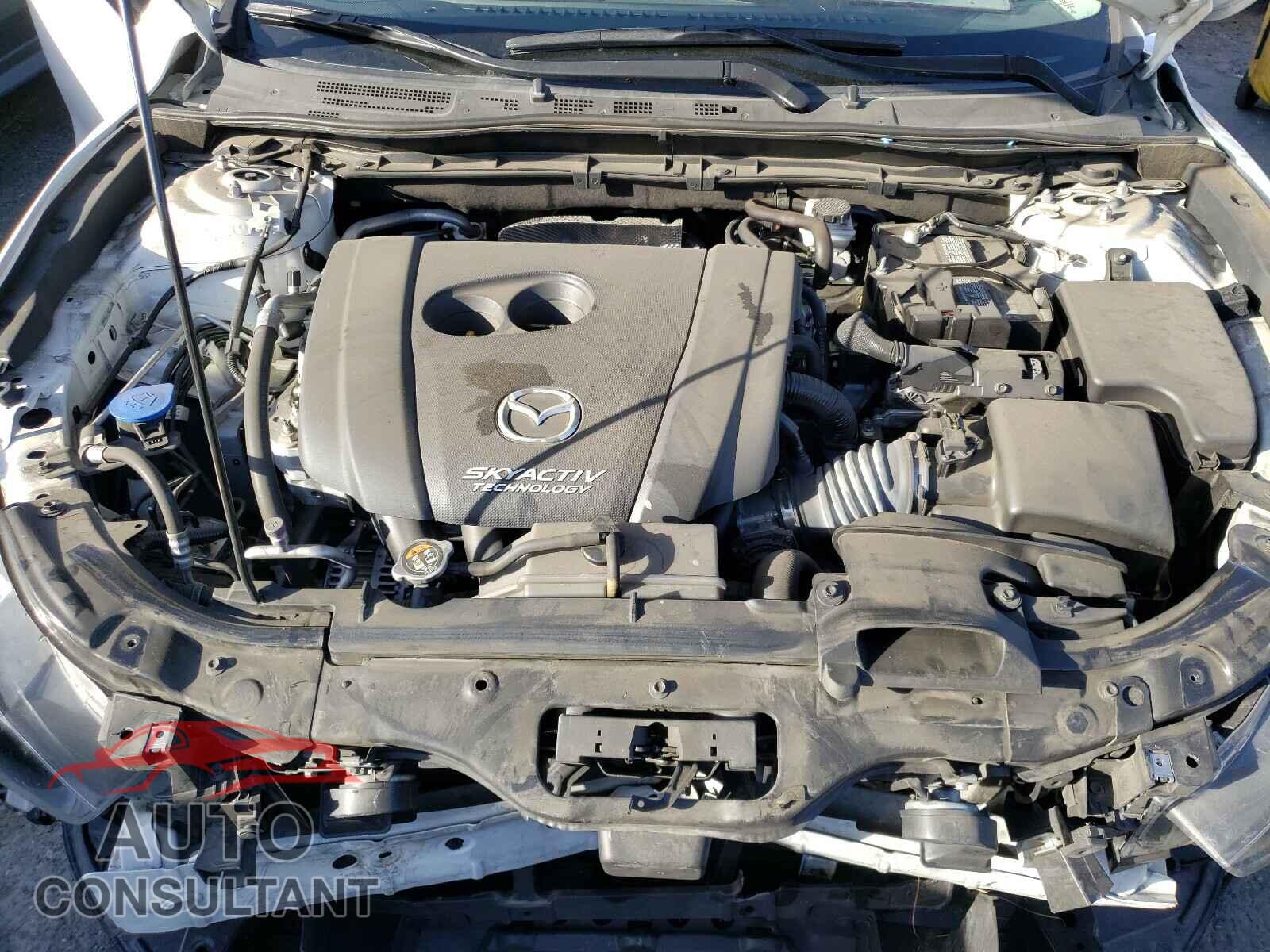 MAZDA 3 2018 - 3MZBN1L35JM261397