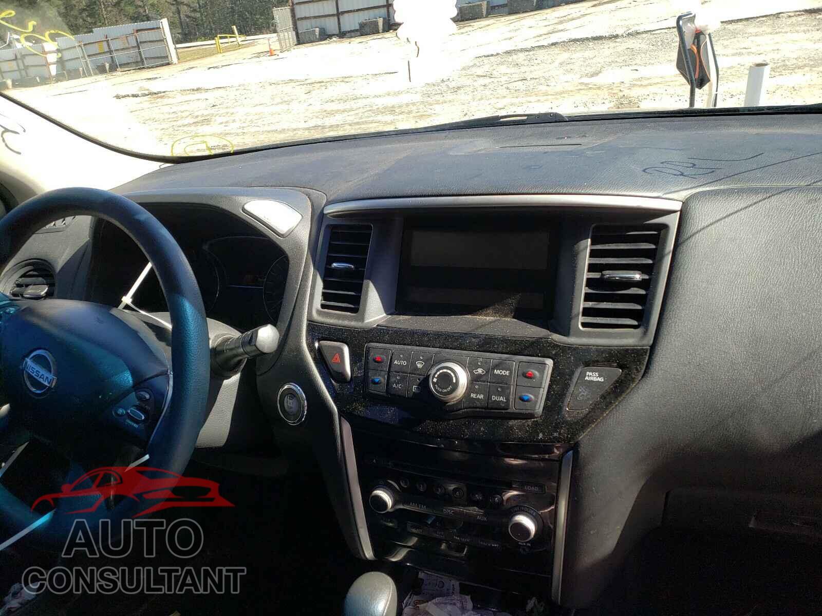 NISSAN PATHFINDER 2016 - 5N1AR2MN2GC659830