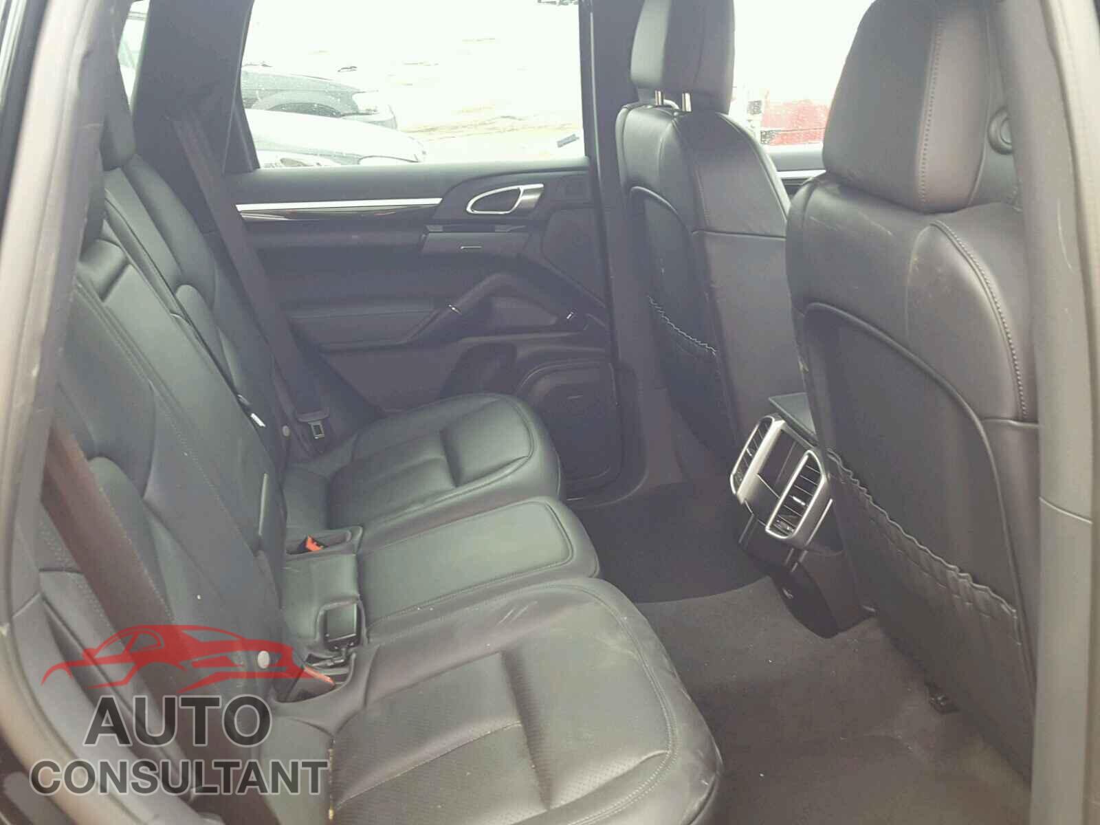 PORSCHE CAYENNE 2017 - WP1AA2A29HKA80720