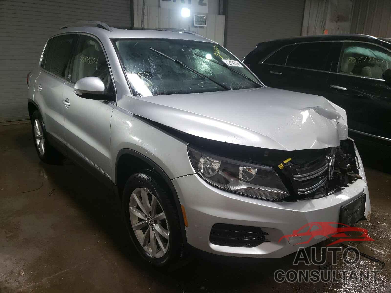 VOLKSWAGEN TIGUAN 2017 - WVGSV7AX9HK003196