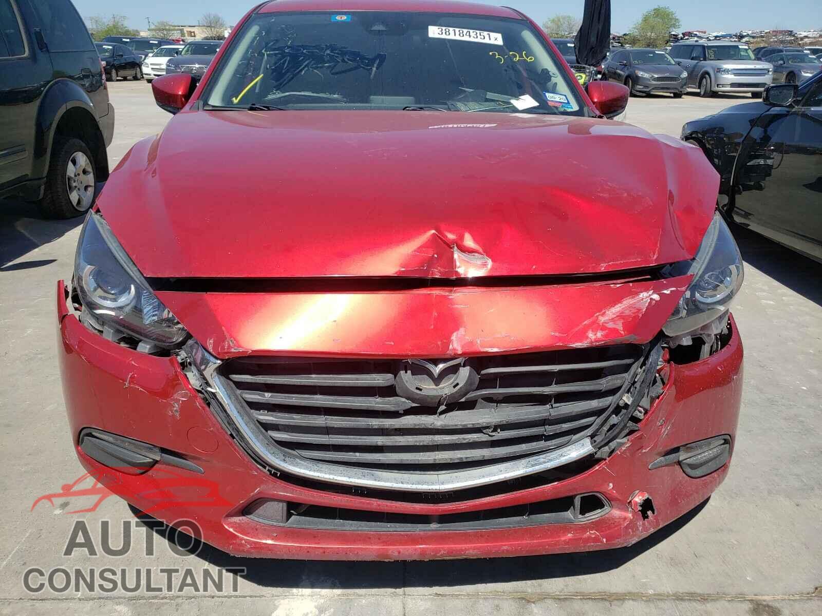 MAZDA 3 2018 - 3MZBN1V38JM209453