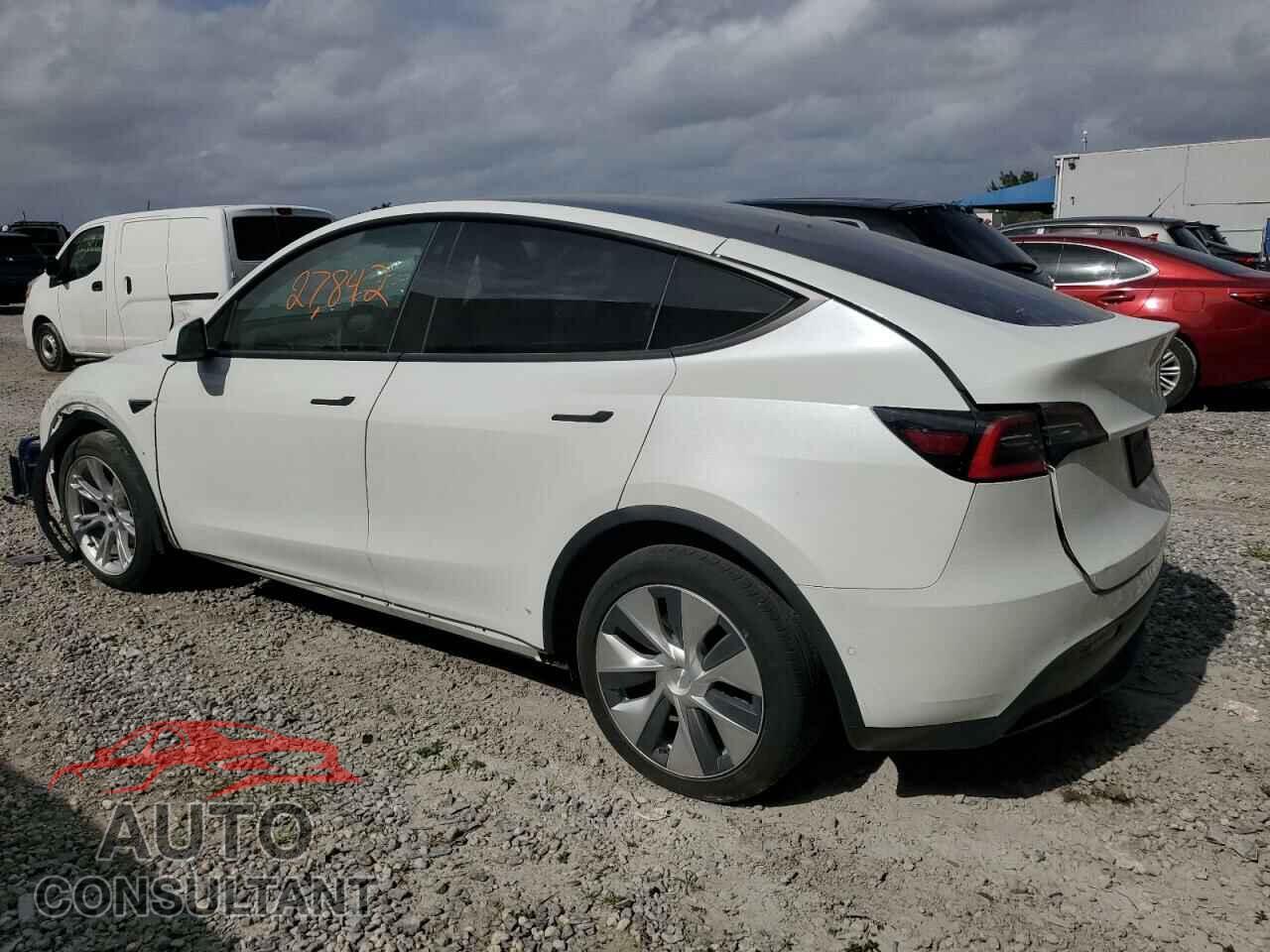 TESLA MODEL Y 2021 - 5YJYGDED8MF131430