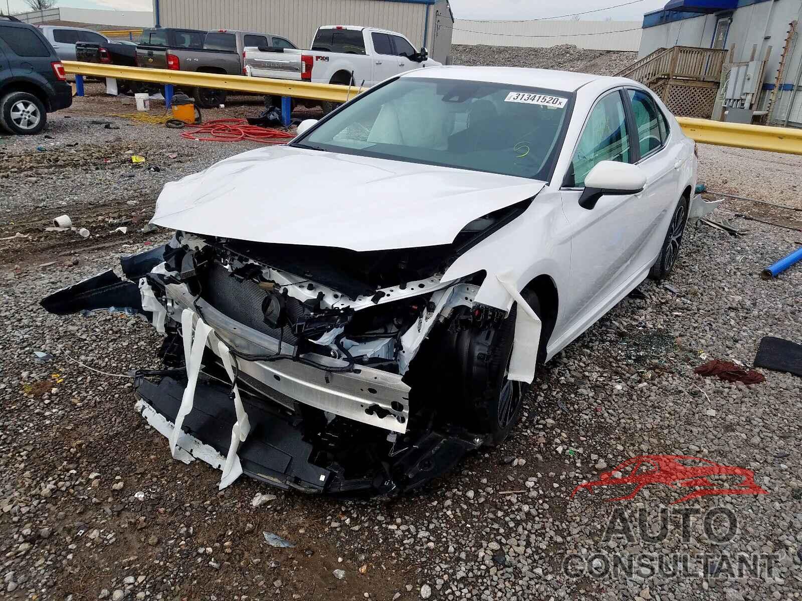 TOYOTA CAMRY 2019 - 5YFBURHE1GP550941