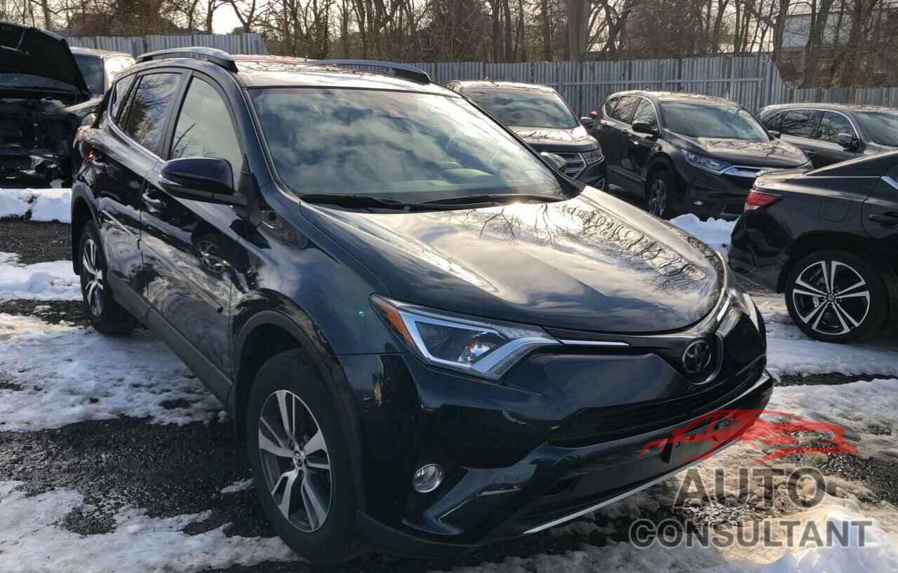 TOYOTA RAV4 2017 - JTMRFREV4HJ113647