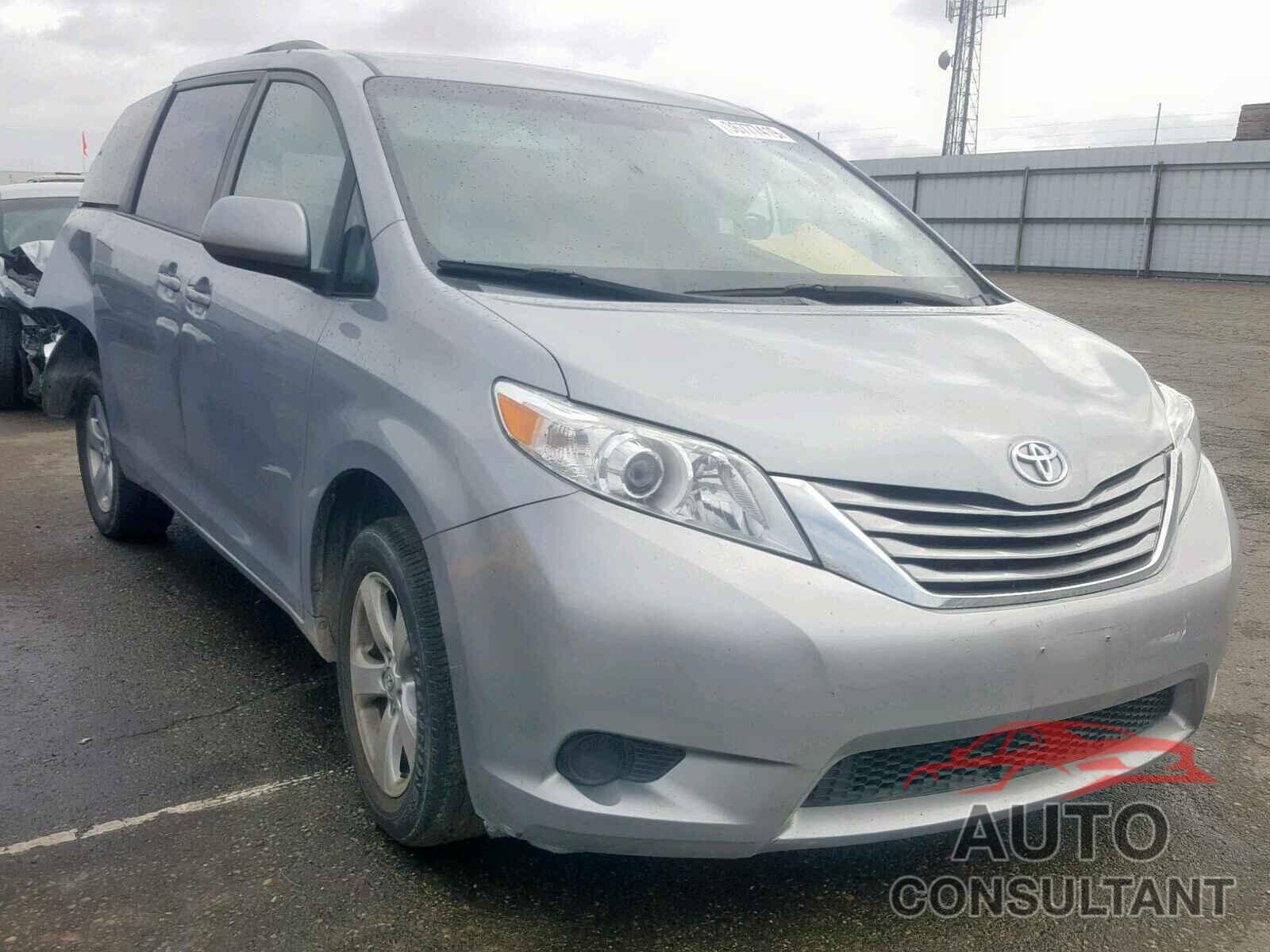 TOYOTA SIENNA LE 2015 - 5TDKK3DC0FS610219