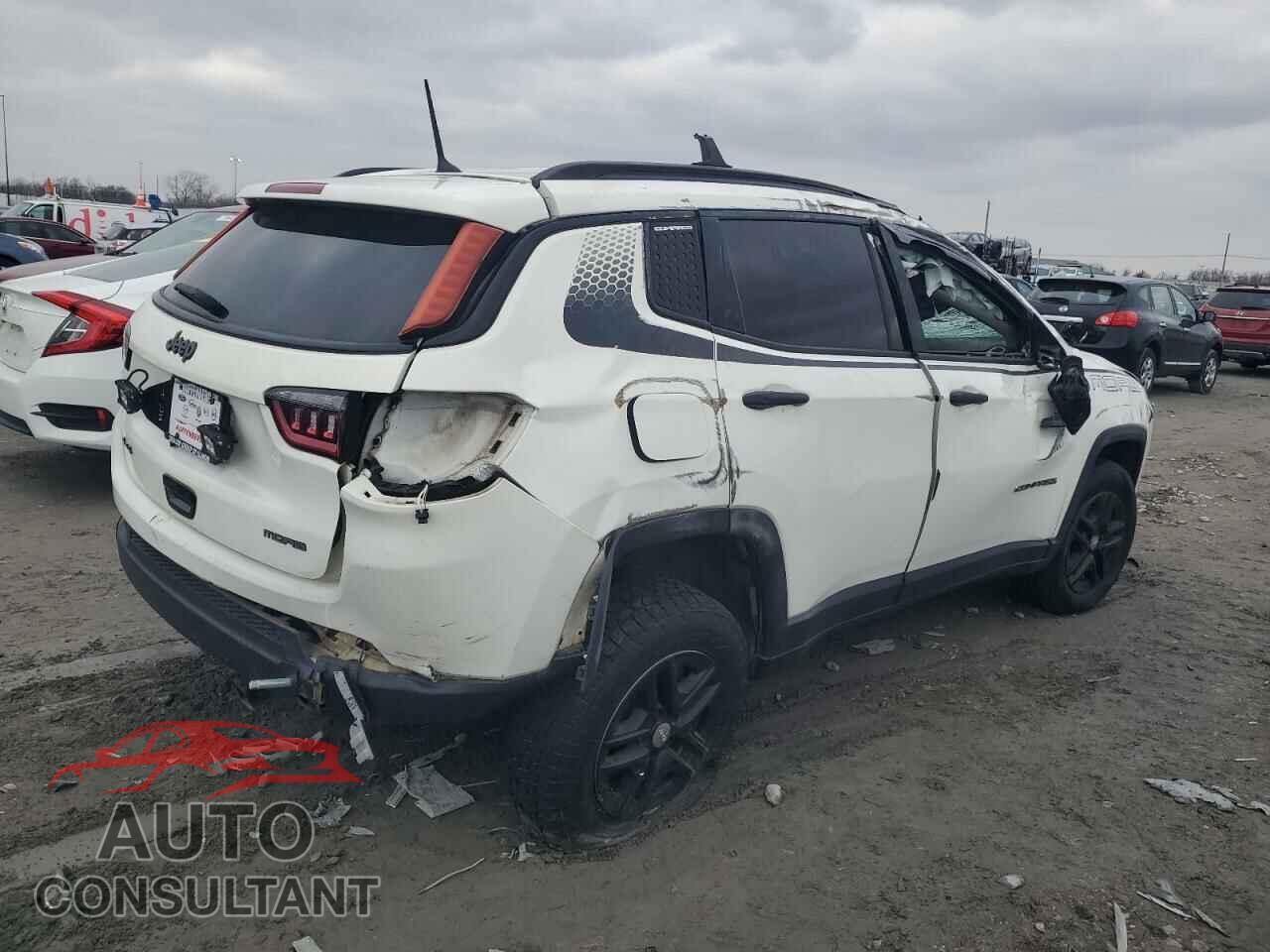 JEEP COMPASS 2018 - 3C4NJDAB4JT190979