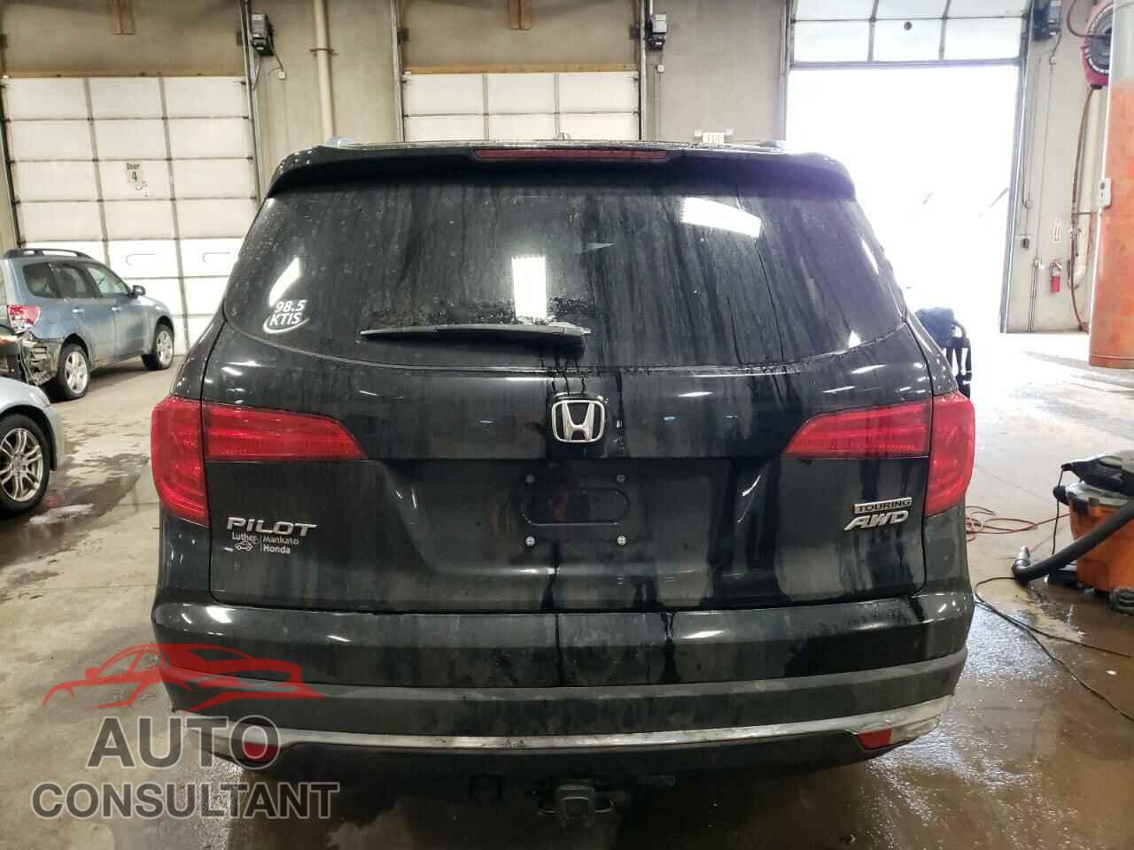 HONDA PILOT 2017 - 5FNYF6H93HB073948