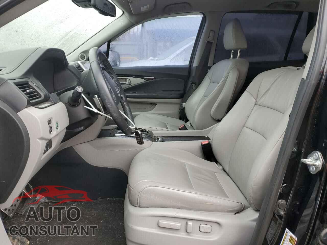 HONDA PILOT 2017 - 5FNYF6H93HB062321
