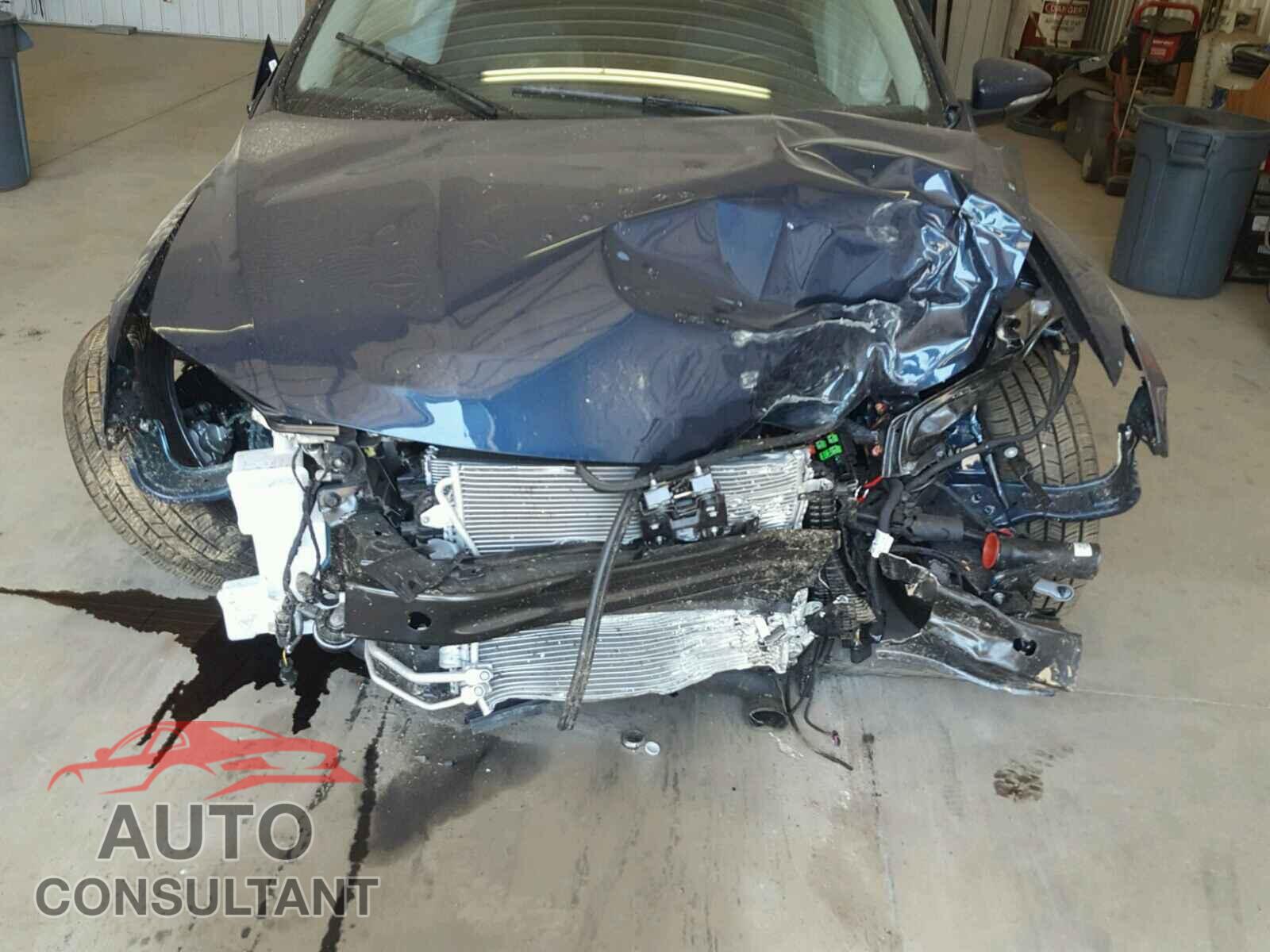 VOLKSWAGEN PASSAT 2018 - 1VWAA7A31JC013727