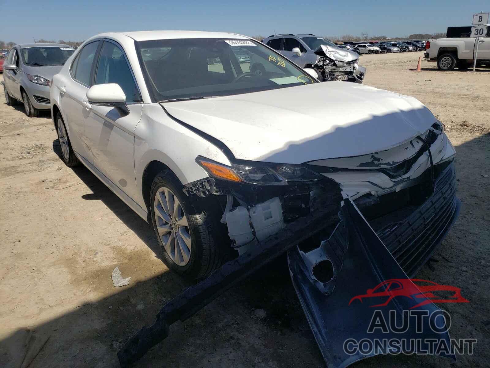 TOYOTA CAMRY 2018 - 4T1B11HK1JU533949