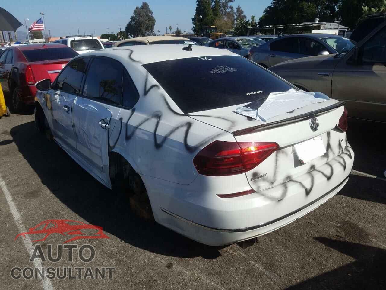 VOLKSWAGEN PASSAT 2018 - 1VWAA7A39JC044689