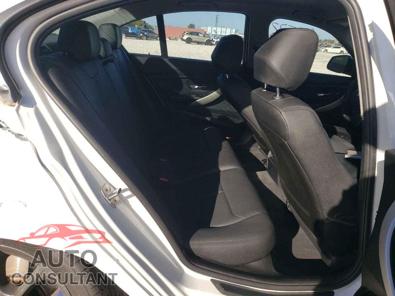 BMW 3 SERIES 2016 - WBA8E1G57GNU10820