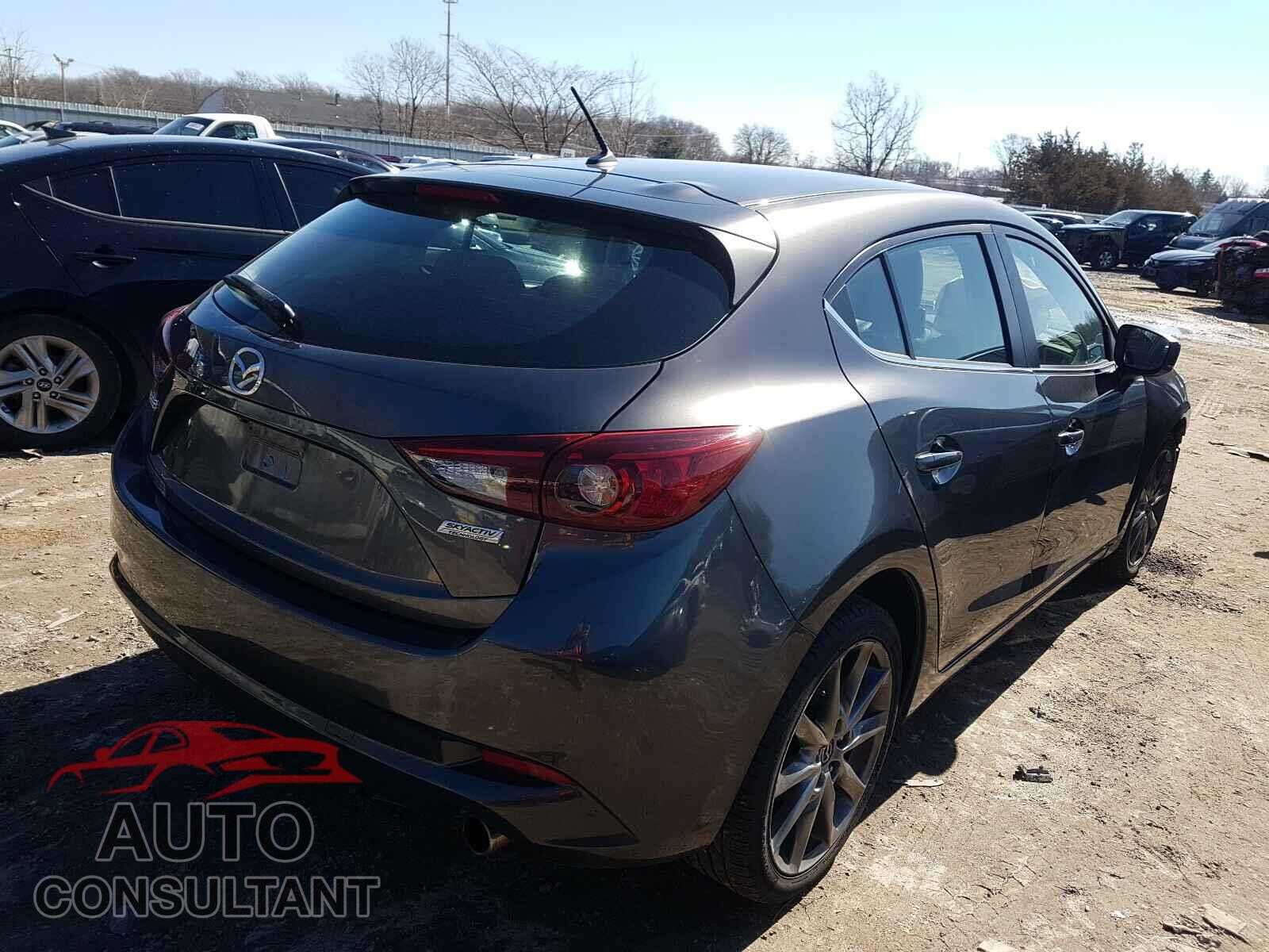 MAZDA 3 2018 - 3MZBN1L36JM268861