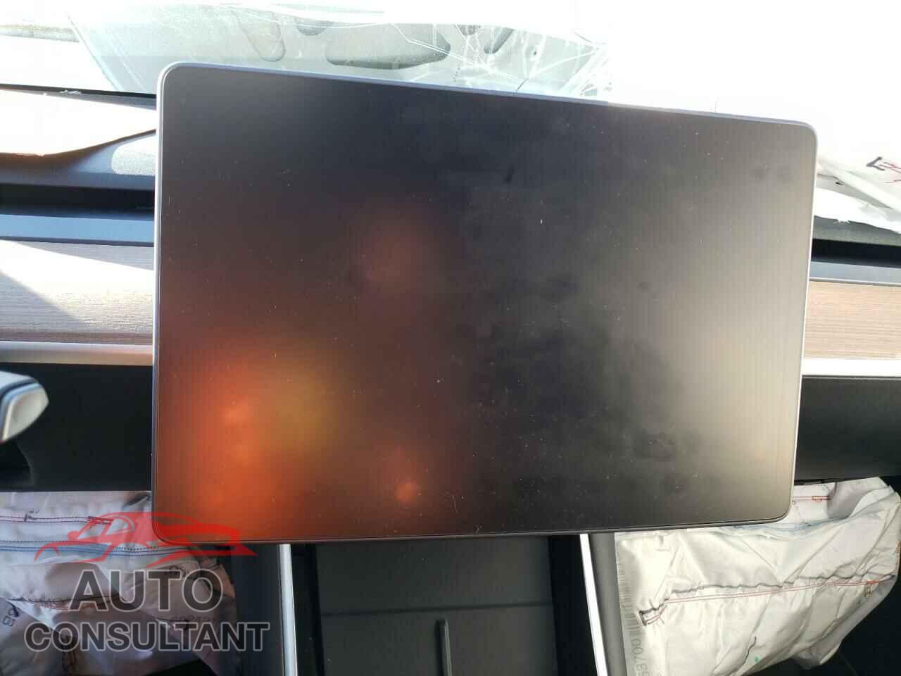 TESLA MODEL Y 2021 - 5YJYGDED3MF103728