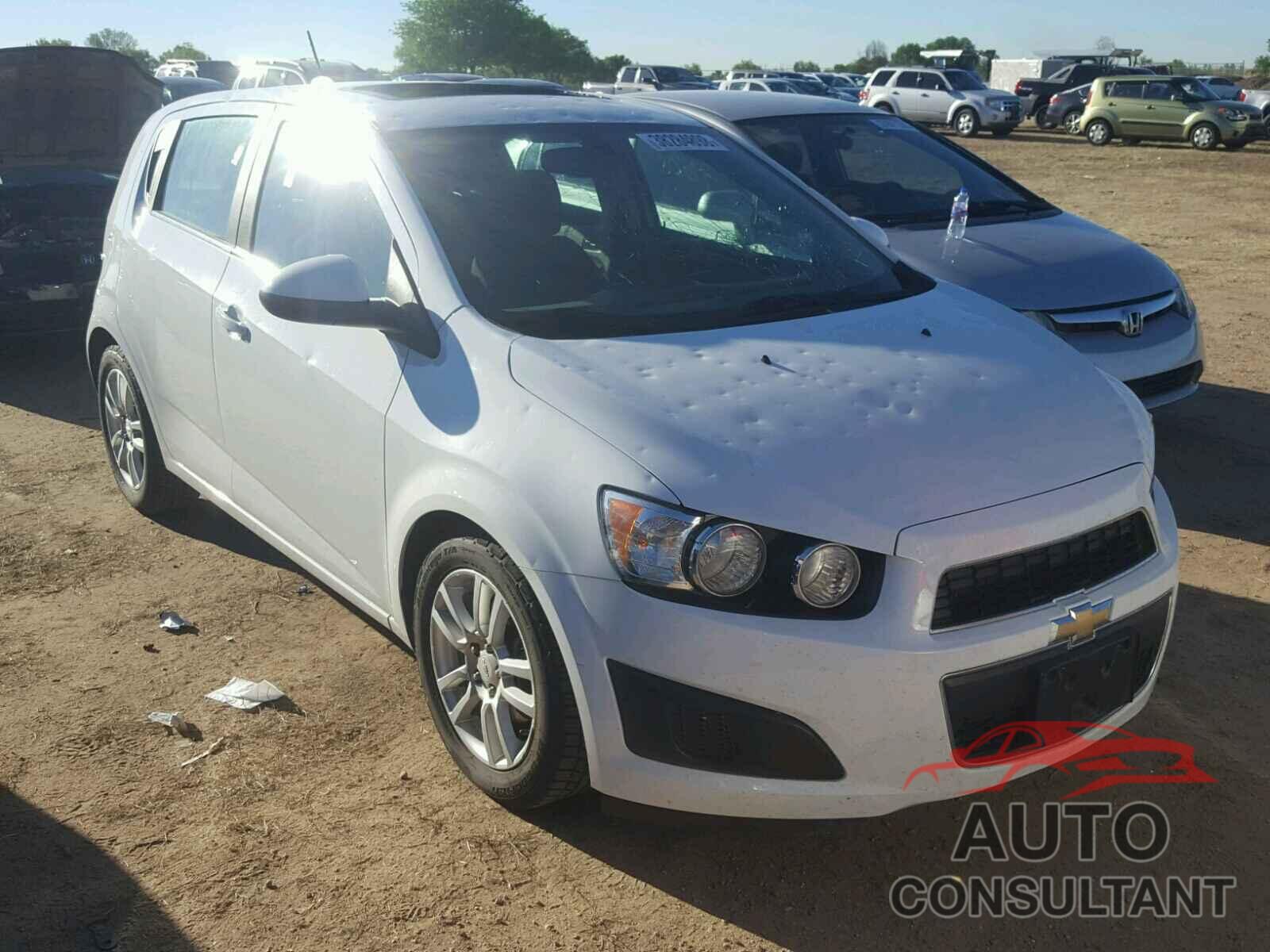 CHEVROLET SONIC 2015 - 1G1JC6SB8F4147352