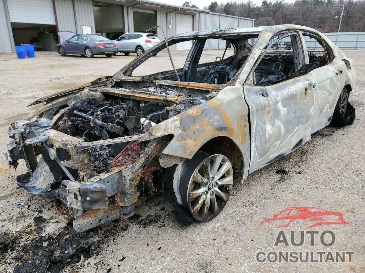 TOYOTA CAMRY 2018 - 4T1B11HK8JU146301