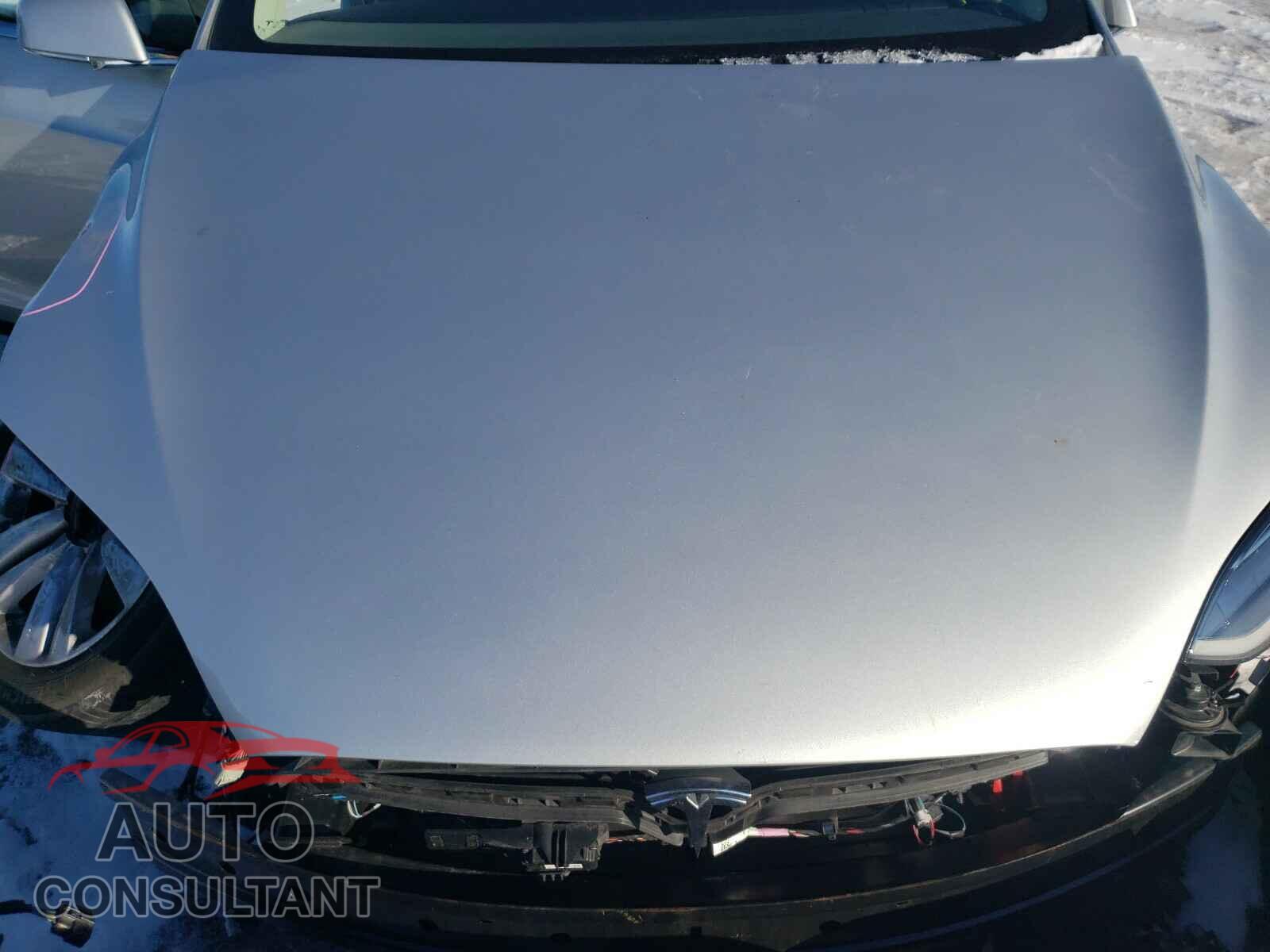 TESLA MODEL X 2016 - 5YJXCAE42GF000732