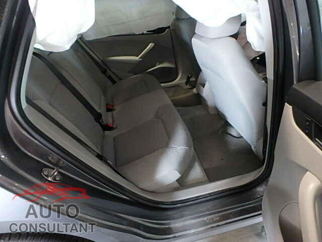 VOLKSWAGEN PASSAT 2015 - 1VWAT7A37FC047656
