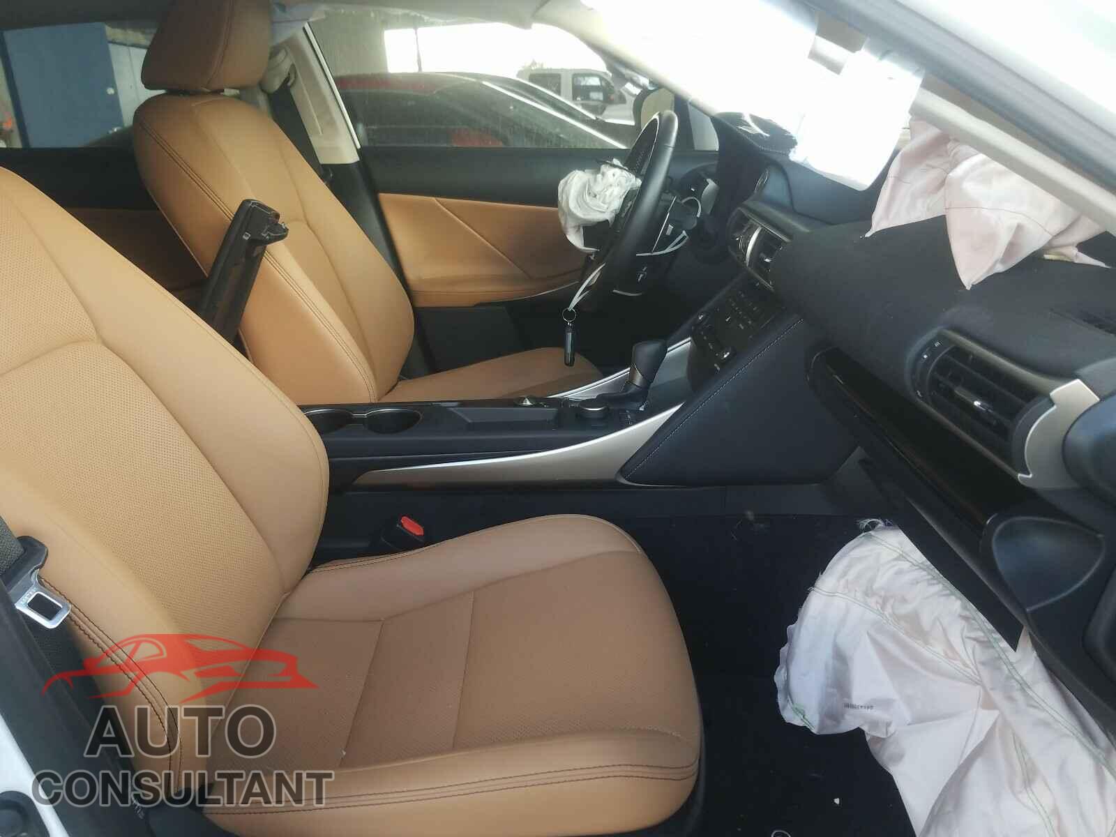 LEXUS IS 2020 - JTHAA1D27L5102971