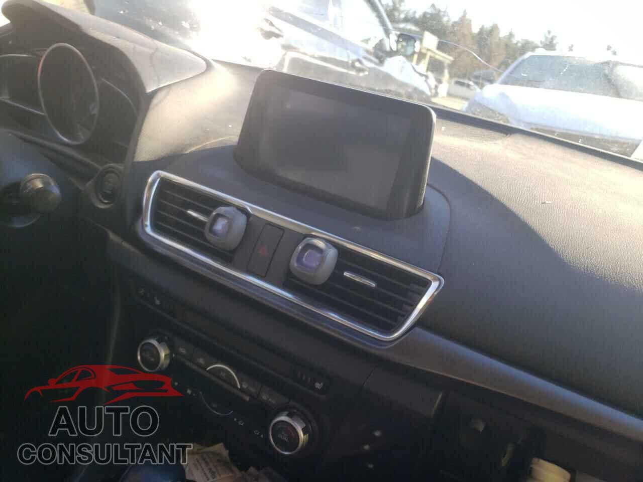 MAZDA 3 2018 - 3MZBN1M37JM176253