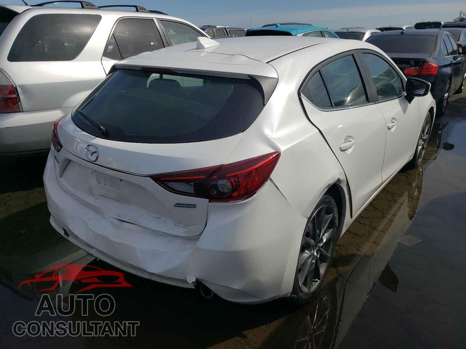MAZDA 3 2018 - 3MZBN1L36JM170204