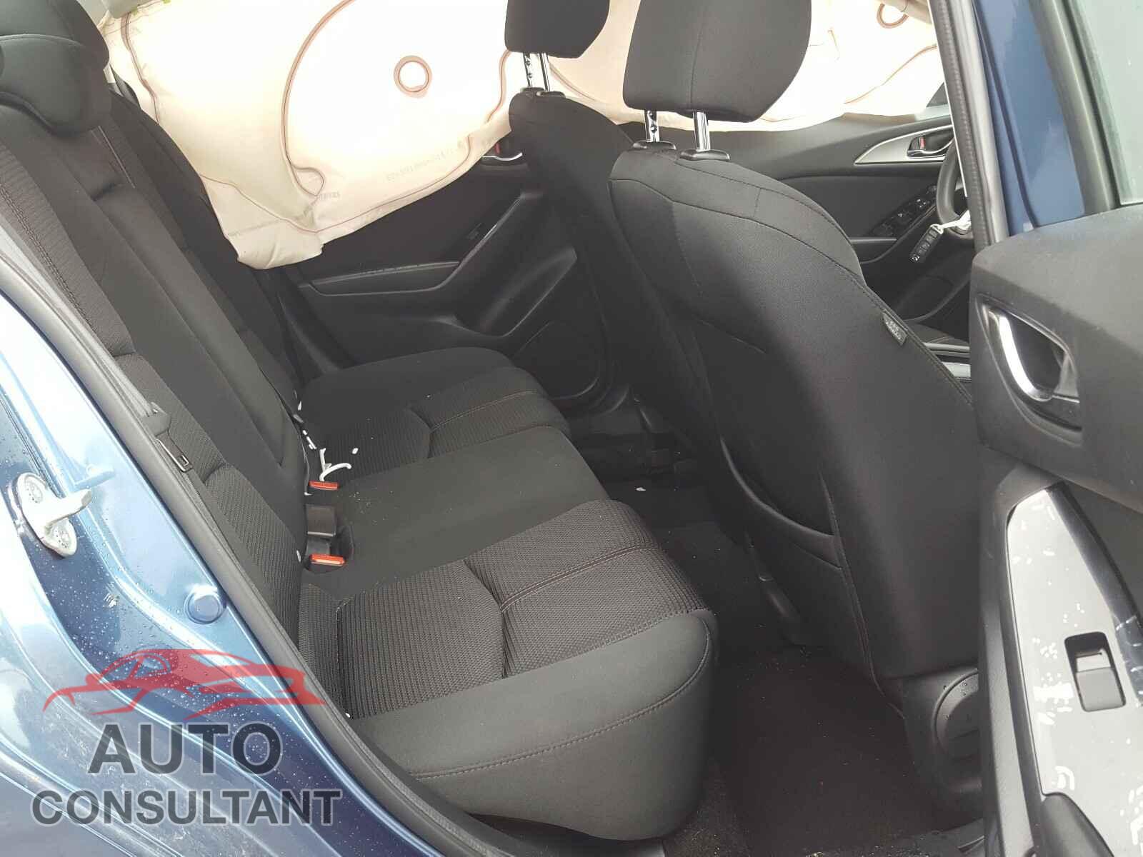 MAZDA 3 2018 - 3MZBN1U76JM234291