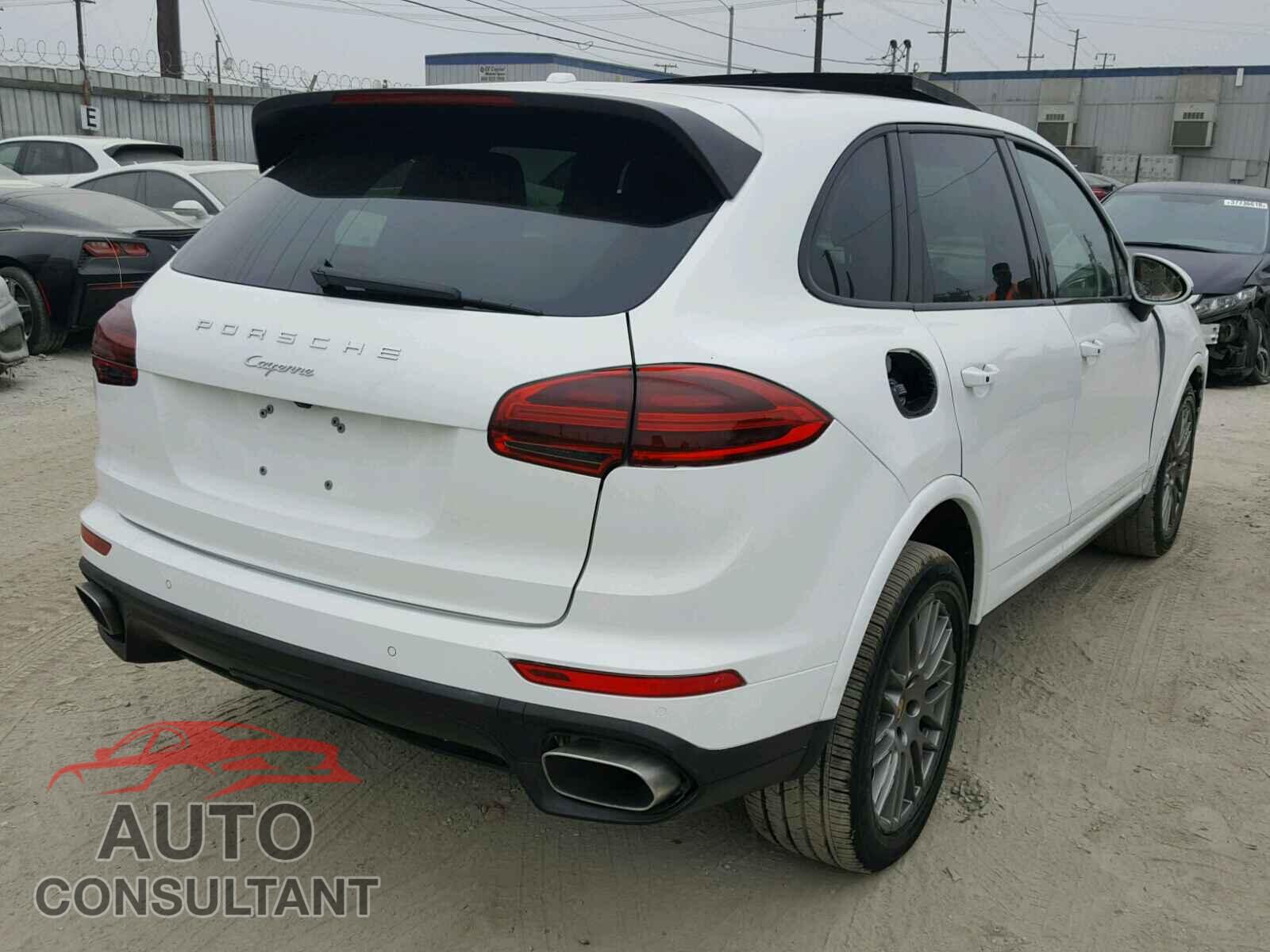 PORSCHE CAYENNE 2018 - WP1AA2A24JKA04294