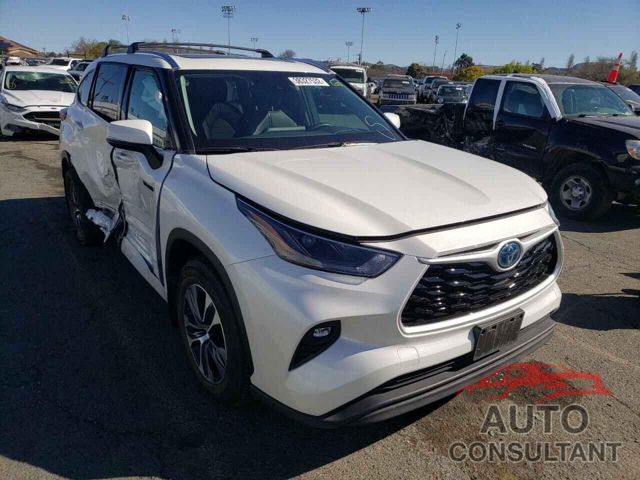 TOYOTA HIGHLANDER 2021 - 5TDHBRCHXMS025056