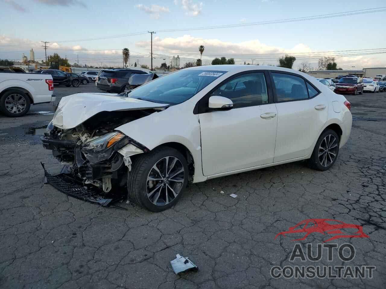 TOYOTA COROLLA 2018 - 5YFBURHE4JP763180