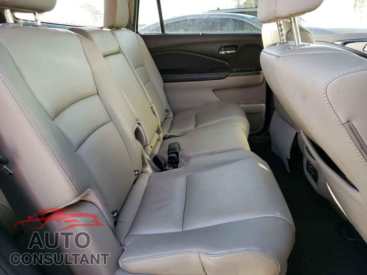 HONDA PILOT 2017 - 5FNYF5H97HB039487