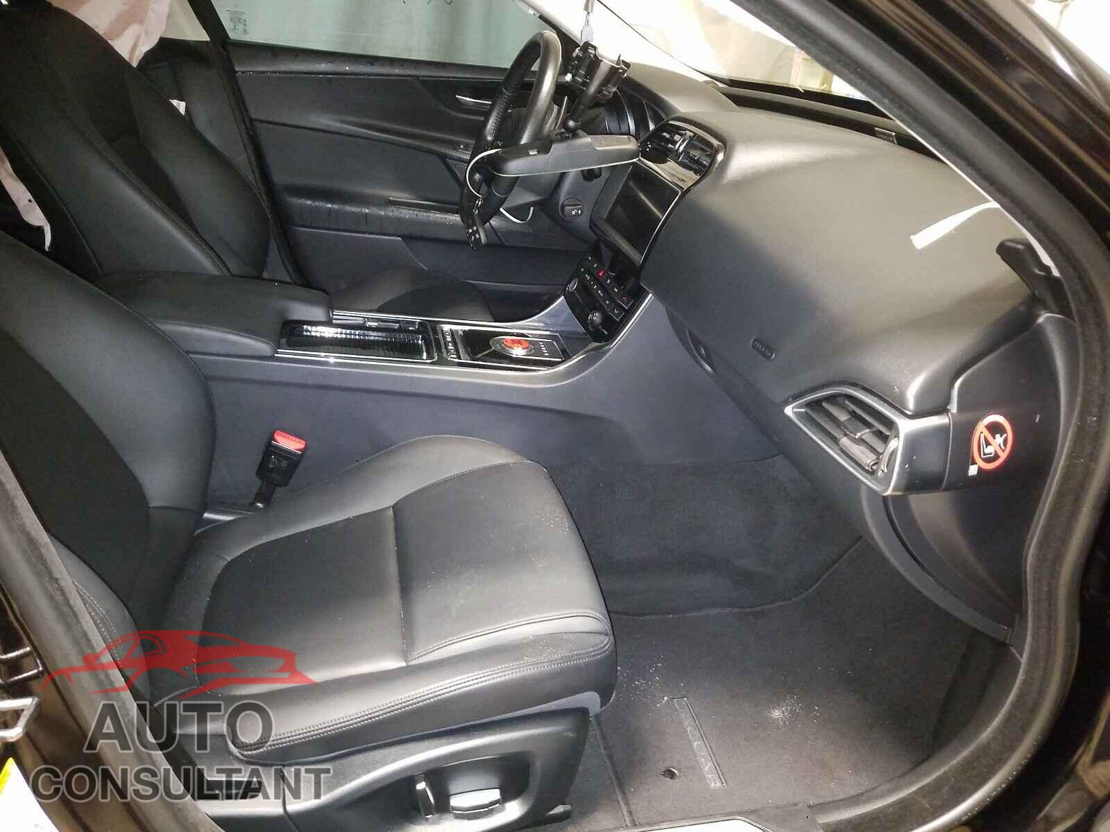 JAGUAR XE 2019 - SAJAR4FX2KCP48144