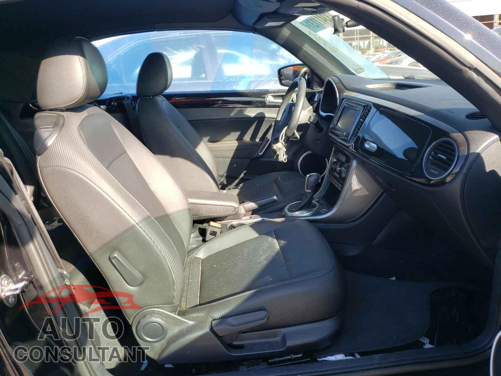 VOLKSWAGEN BEETLE 2018 - 3VW5DAAT8JM501903
