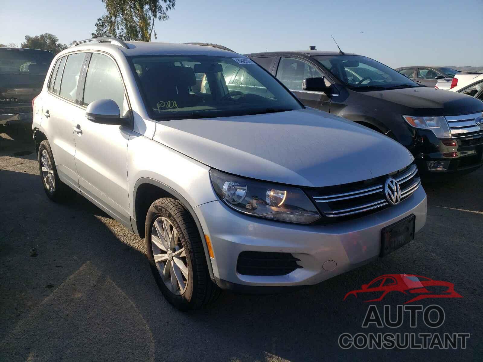 VOLKSWAGEN TIGUAN 2017 - WVGAV7AX2HK050291
