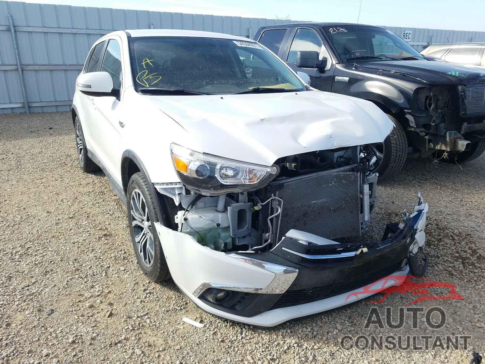 MITSUBISHI OUTLANDER 2018 - JA4AR3AU8JU017789
