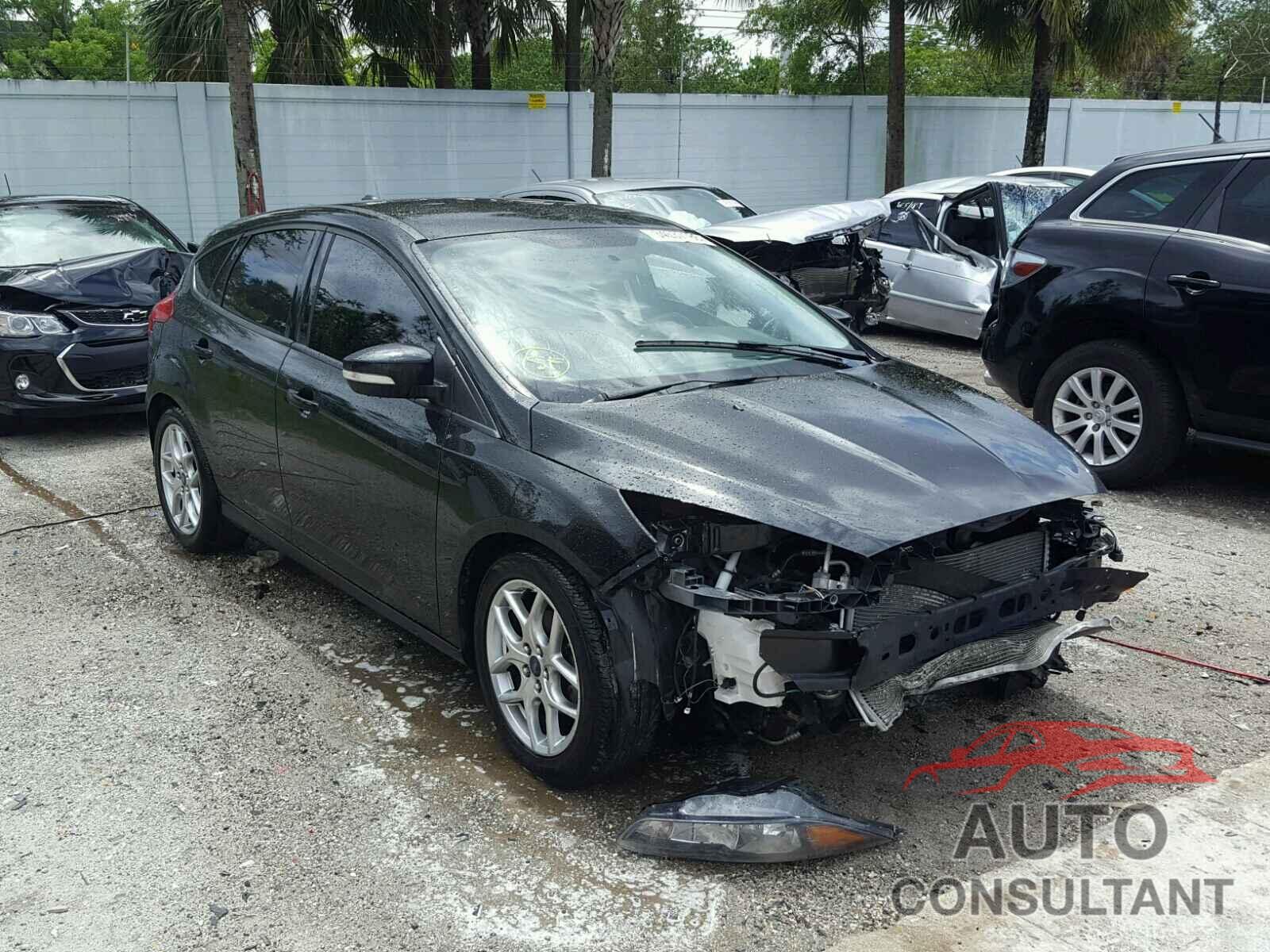 FORD FOCUS 2015 - 1FADP3K21FL267755
