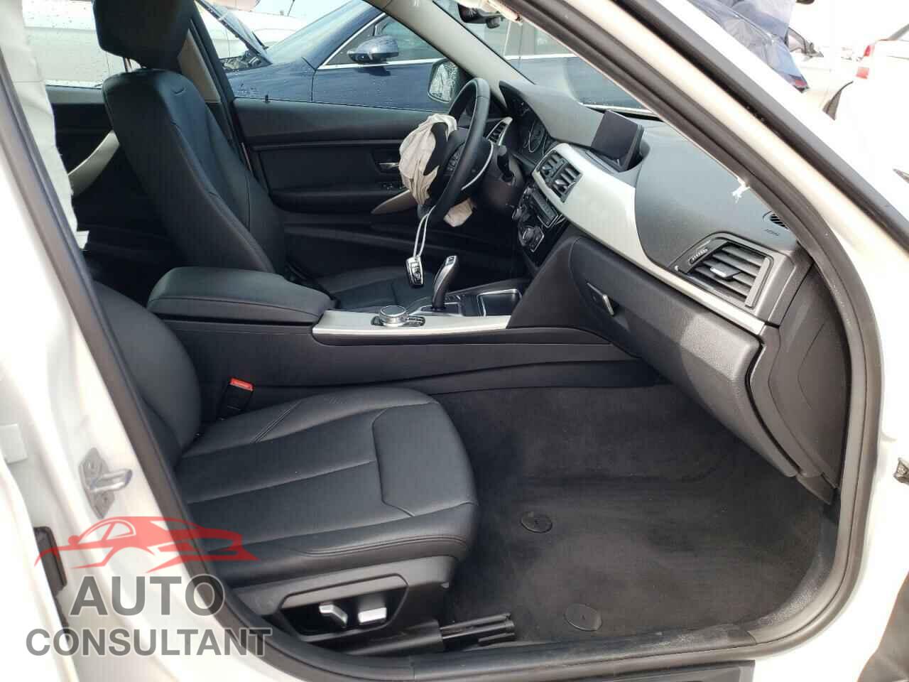 BMW 3 SERIES 2018 - WBA8A3C5XJA488245