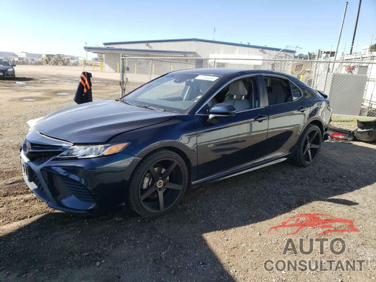 TOYOTA CAMRY 2018 - 4T1B11HK0JU600136
