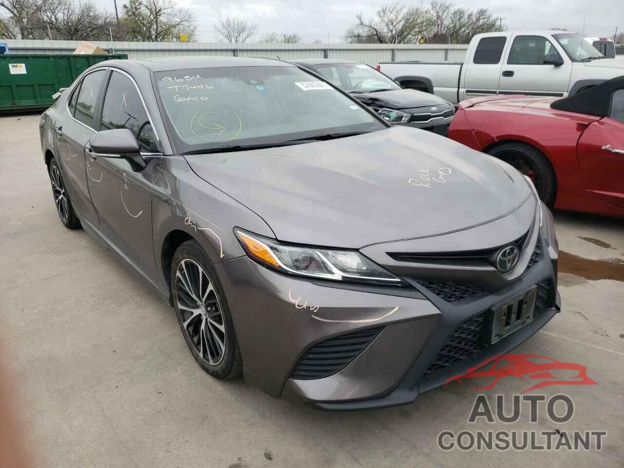 TOYOTA CAMRY 2018 - 4T1B11HK2JU070168