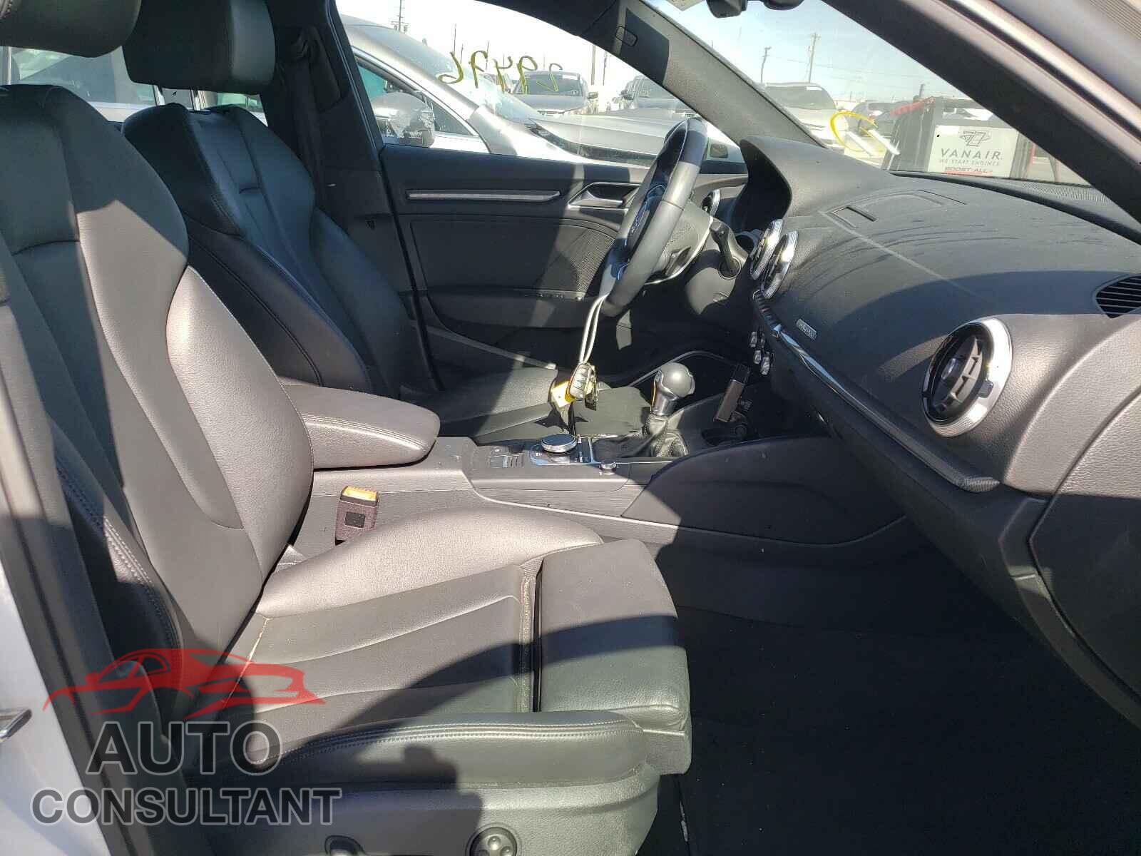 AUDI A3 2018 - WAUTPBFF6JA107689