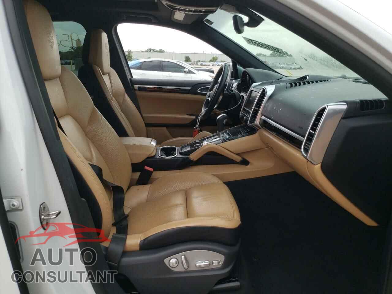 PORSCHE CAYENNE 2016 - WP1AA2A21GKA14161