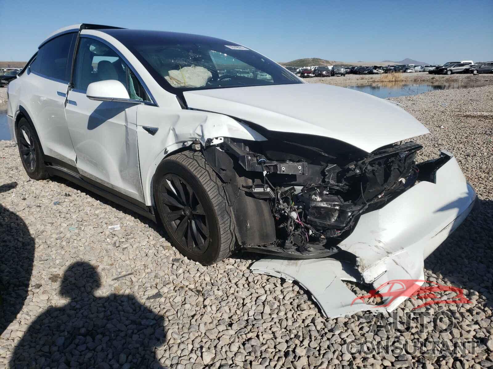 TESLA MODEL X 2018 - 5YJXCAE43JF090044