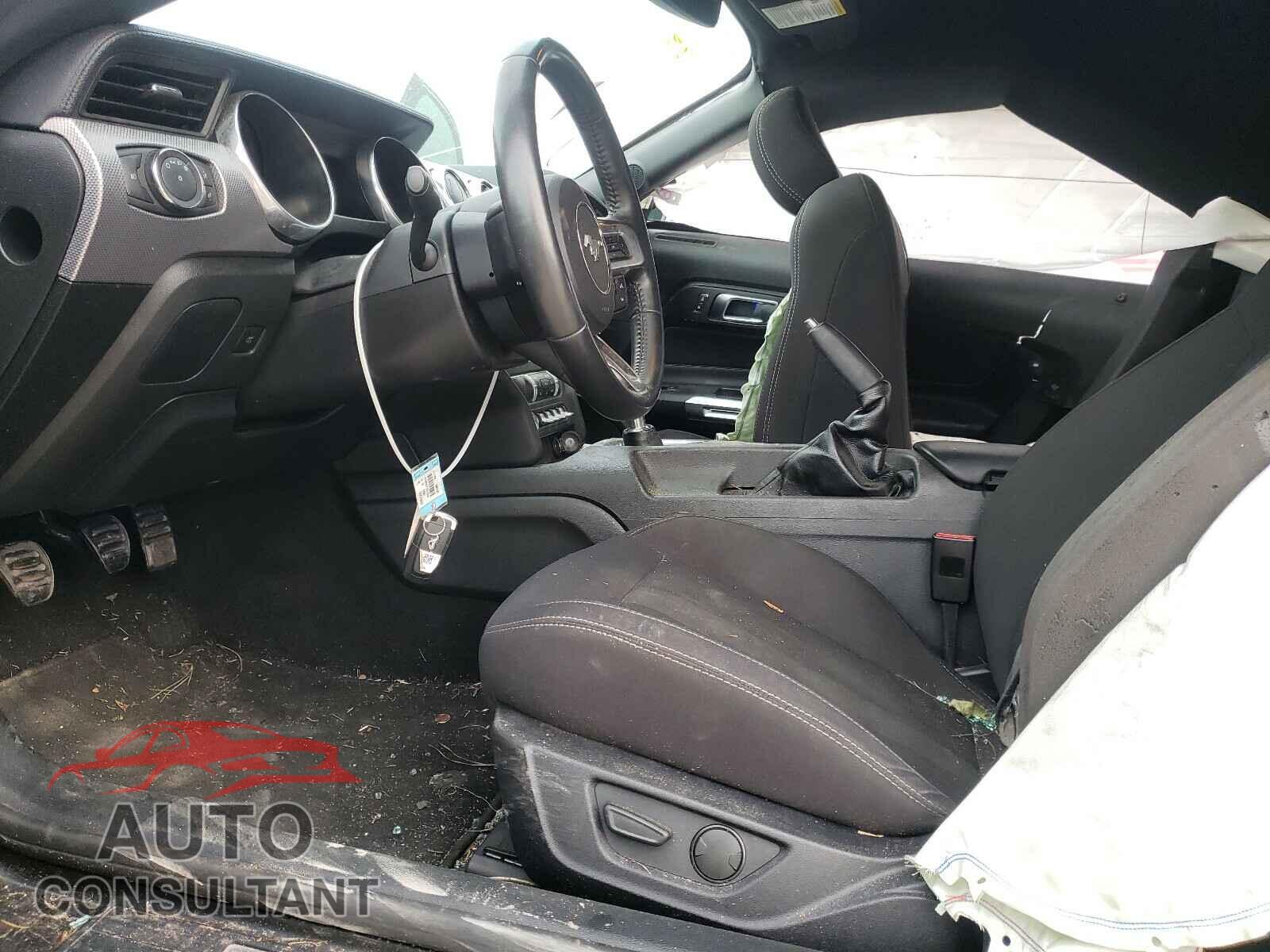 FORD MUSTANG 2020 - 1FA6P8CF1L5117703