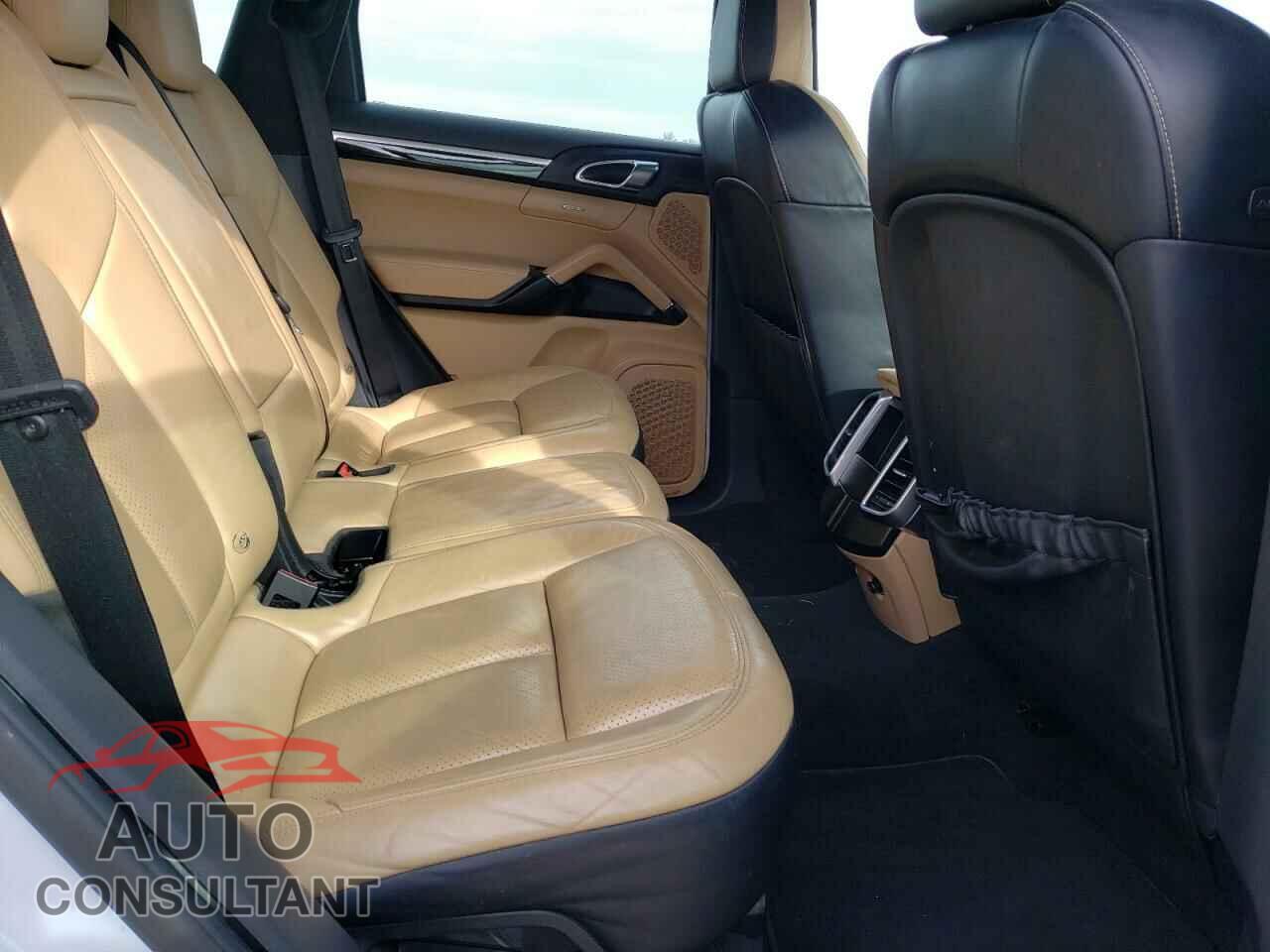 PORSCHE CAYENNE 2016 - WP1AA2A25GLA03710