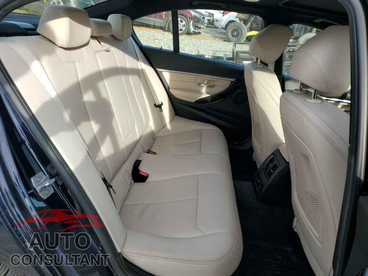 BMW 3 SERIES 2016 - WBA8E3G50GNU05065