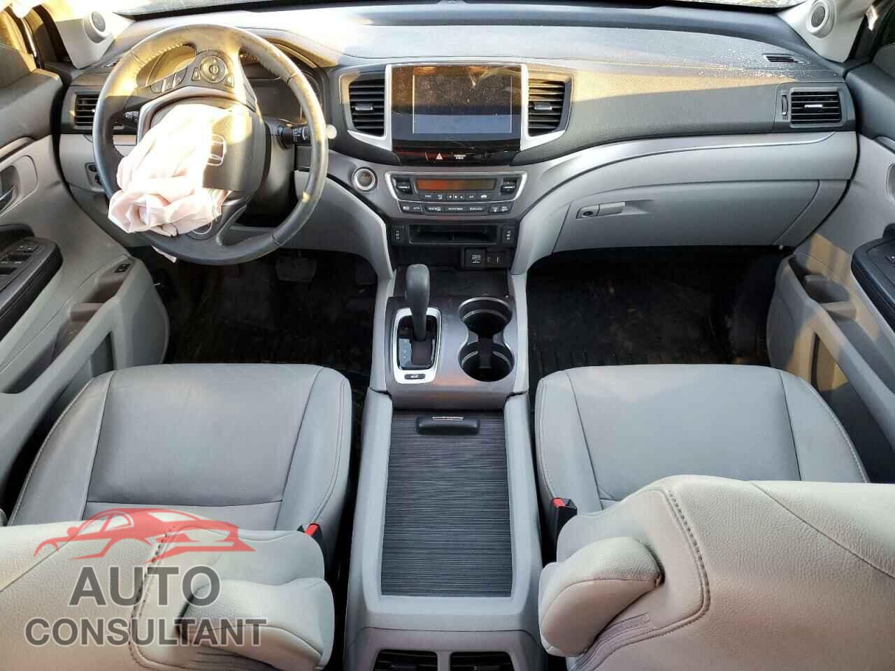 HONDA PILOT 2017 - 5FNYF6H71HB027212