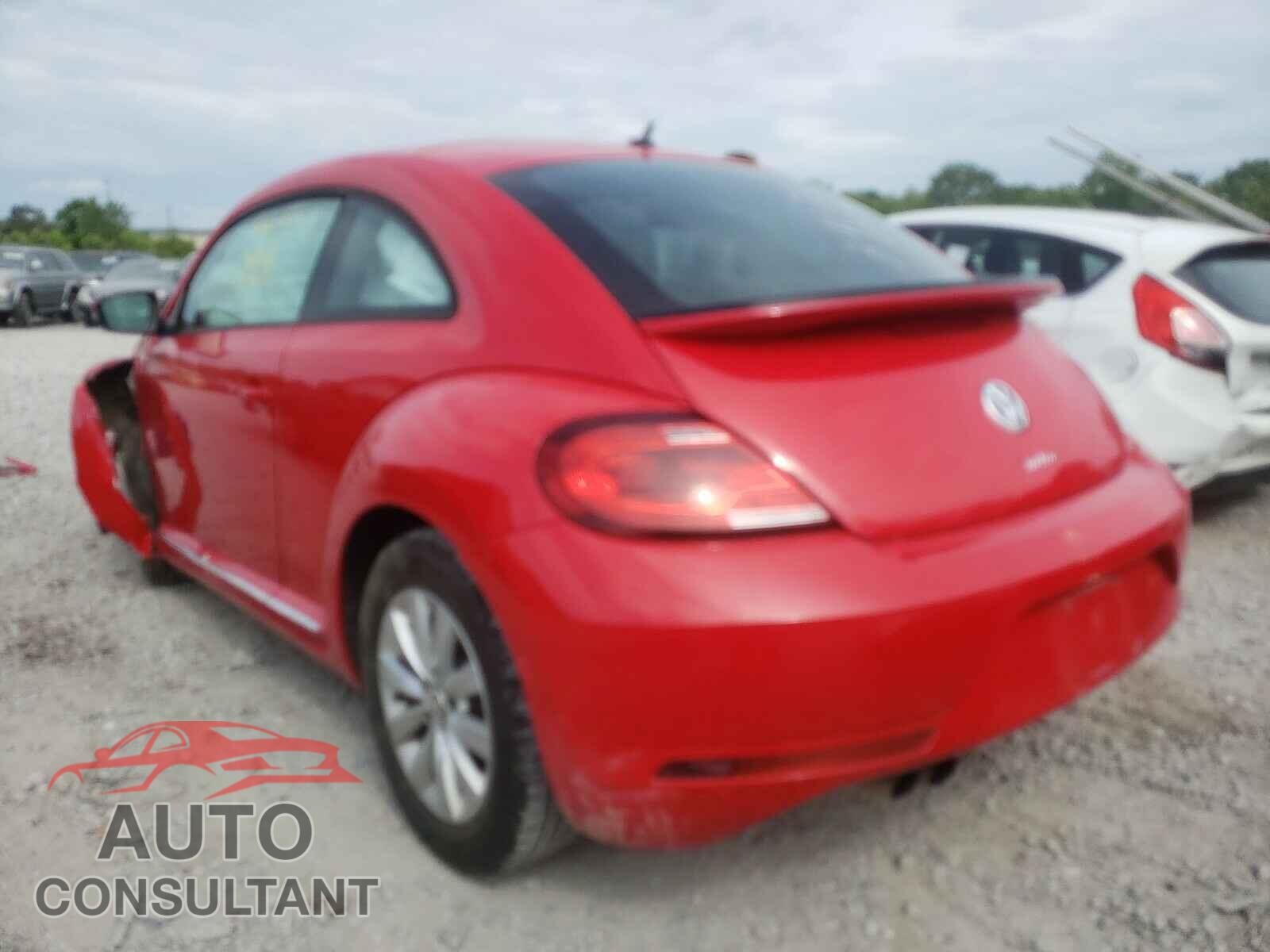 VOLKSWAGEN BEETLE 2019 - 3VWFD7AT8KM709157