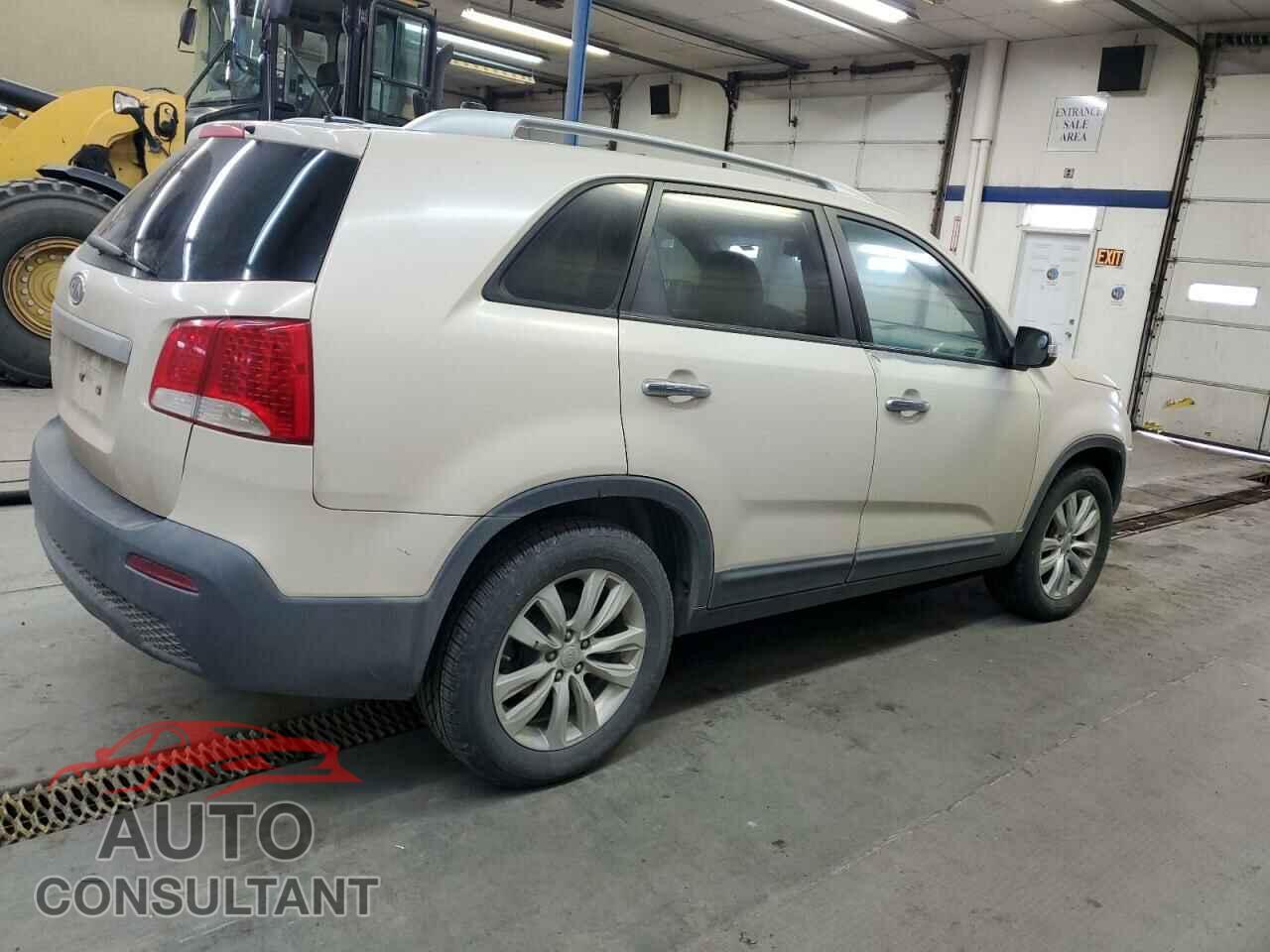 KIA SORENTO 2011 - 5XYKT4A26BG058652