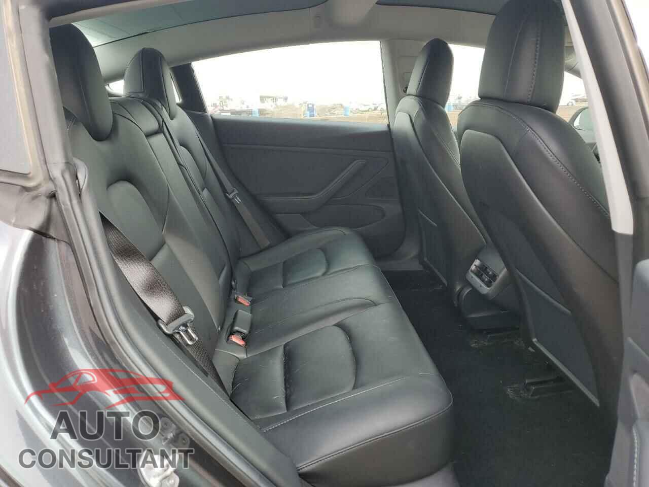 TESLA MODEL 3 2019 - 5YJ3E1EAXKF464231